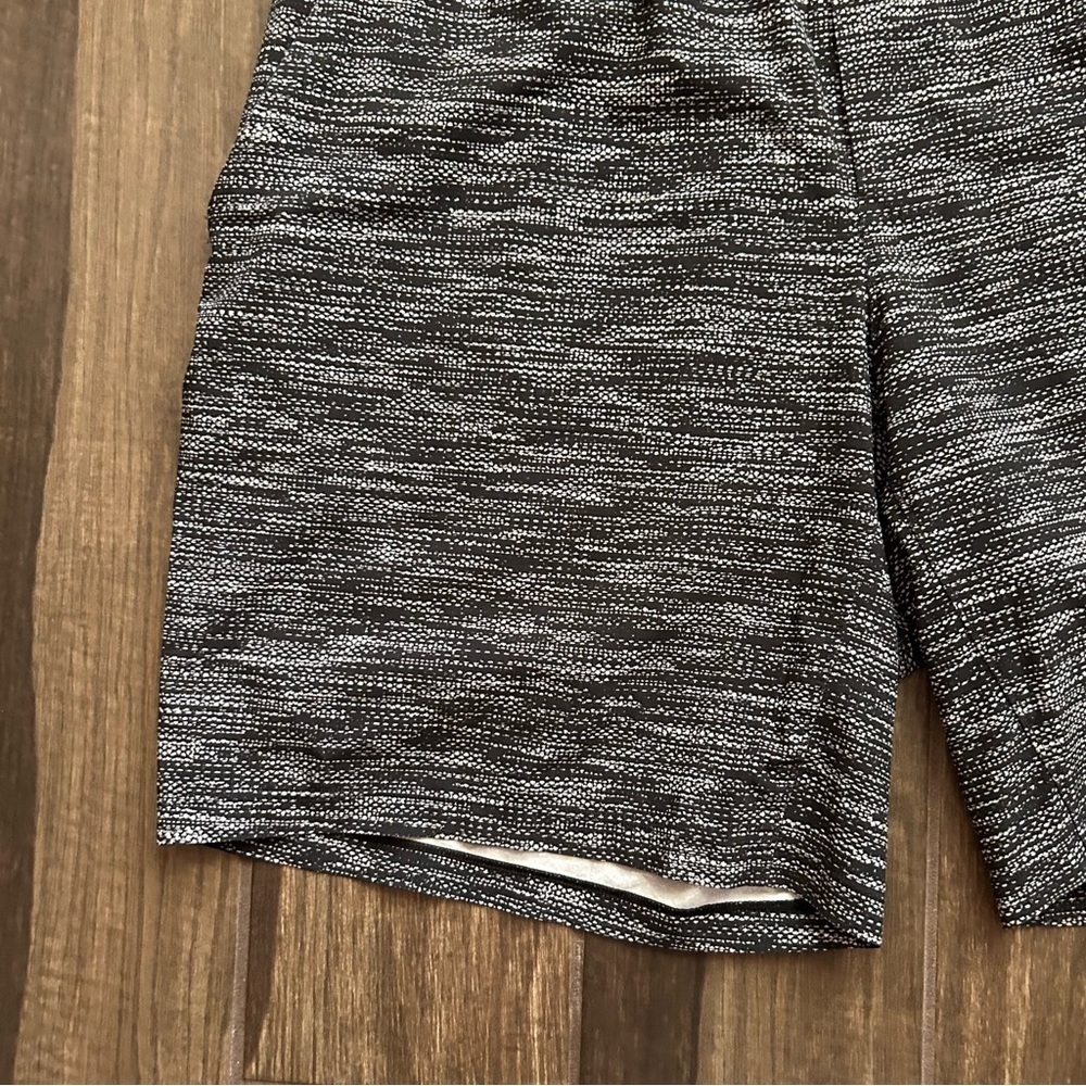 Lululemon Mens Pace Breaker Linerless 7” Shorts All Court Texture White Black XL - Picture 3 of 7